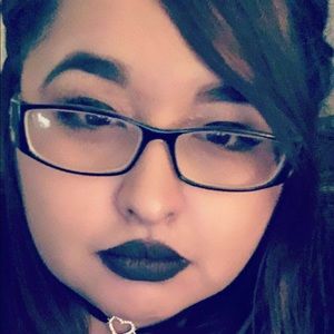 Meet your Posher, Estefania